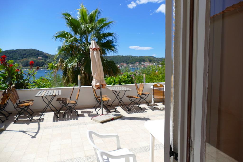 B&B Garni Toni Supetarska Draga Buitenkant foto